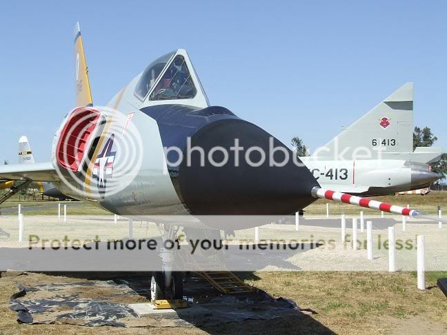http://i327.photobucket.com/albums/k458/PaulAling1976/Castle%20Air%20Museum/CAM86.jpg