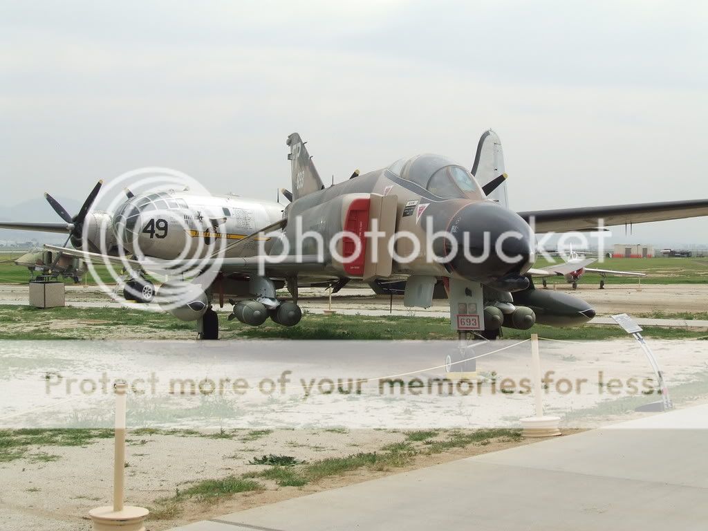 http://i327.photobucket.com/albums/k458/PaulAling1976/March%20Field%20Air%20Museum/MarchFieldMuseum7.jpg