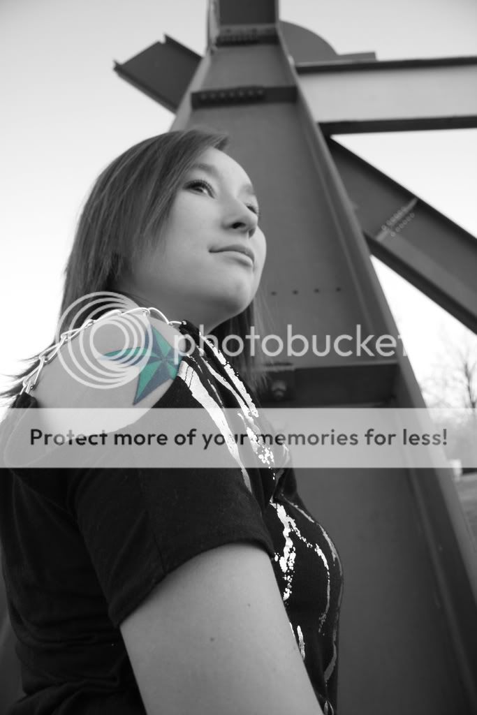 IMAGE: http://i327.photobucket.com/albums/k463/tatortech/Photo%20shoot/TouchUp.jpg